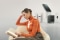 Frau auf Couch mit Vitocal